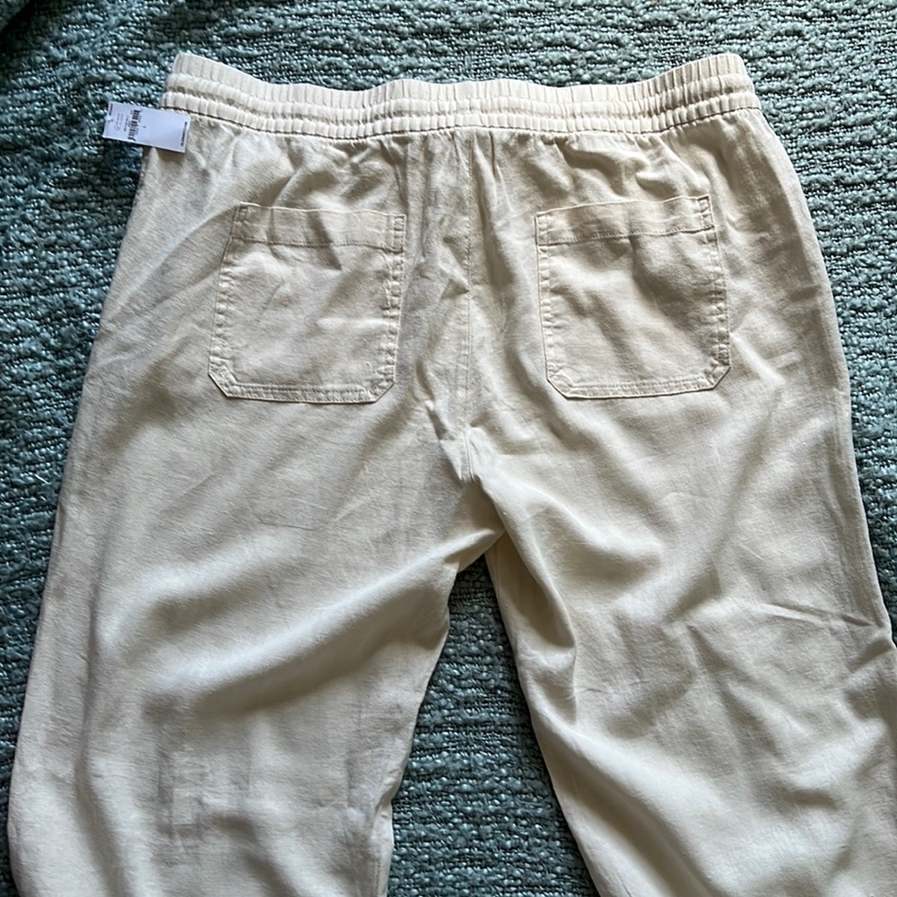 Old Navy women’s drawstring linen pants in flax.